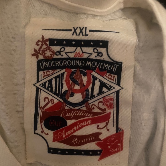 New never worn Tshirt retail $36.99 - Picture 4 of 4